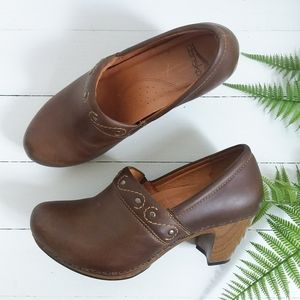 Dansko Brown Leather Clogs w/ Silver Studs Sz 9